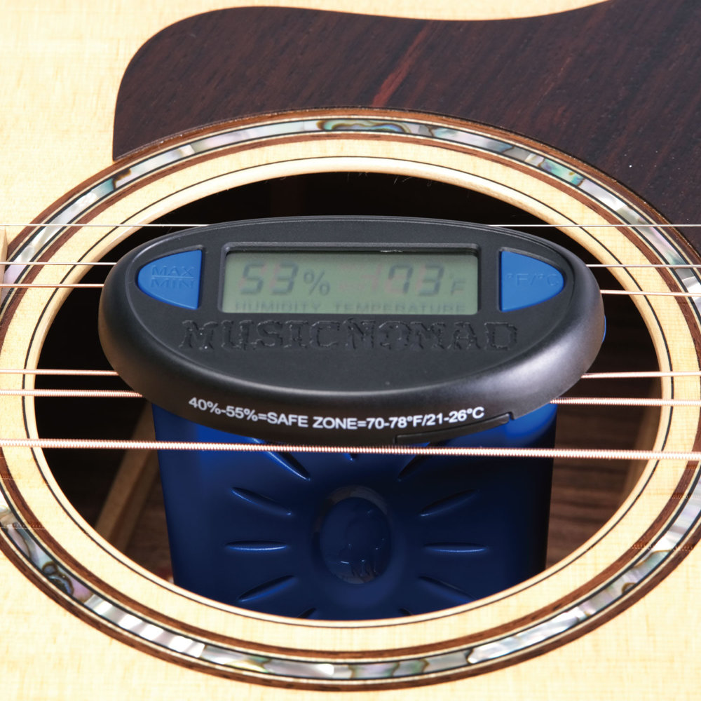 MUSIC NOMAD ミュージックノマド MN311-The Humitar ONE-Acoustic Guitar Humidifier & Hygrometer- 湿度管理ツール 取り付けイメージ画像