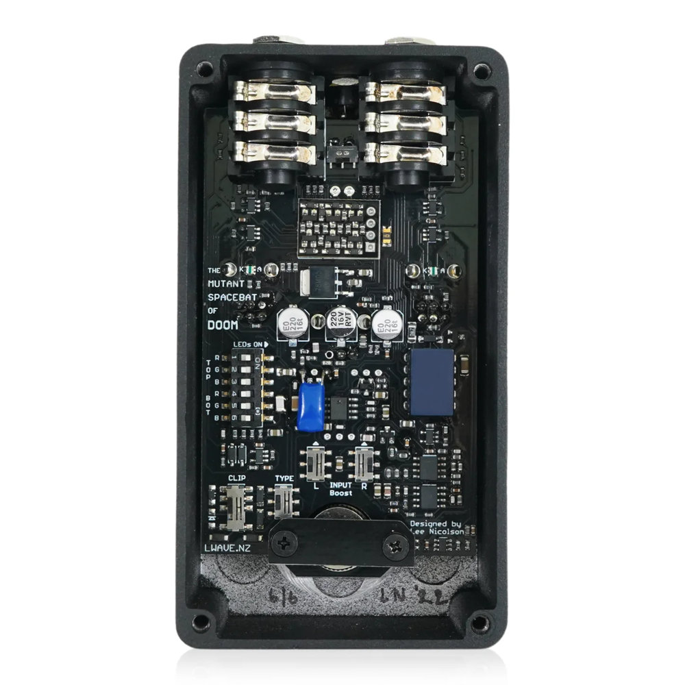 Lightning Wave ライトニングウェーブ Mutant Spacebat of Doom オーバードライブ ファズ ギターエフェクター 内部基盤画像