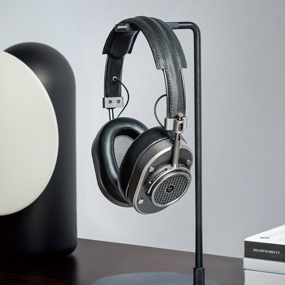 Master & Dynamic MH40 Wireless Gen 2 Over-Ear Headphones Gunmetal ワイヤレスヘッドフォン ガンメタル フックにかけた城田愛