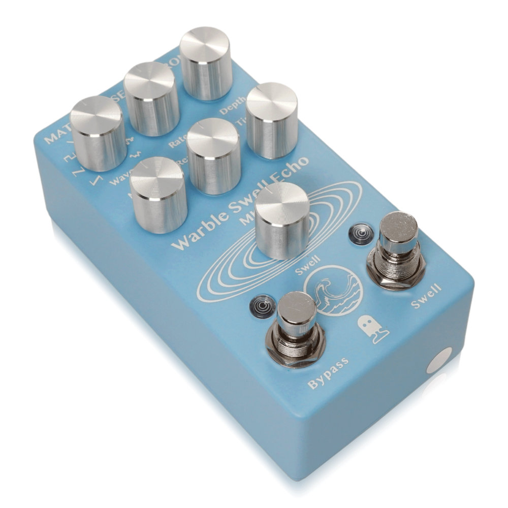 Mattoverse Electronics マットバースエレクトロニクス Warble Swell Echo MKII Blue ディレイ ギターエフェクター フットスイッチ側からのアングル