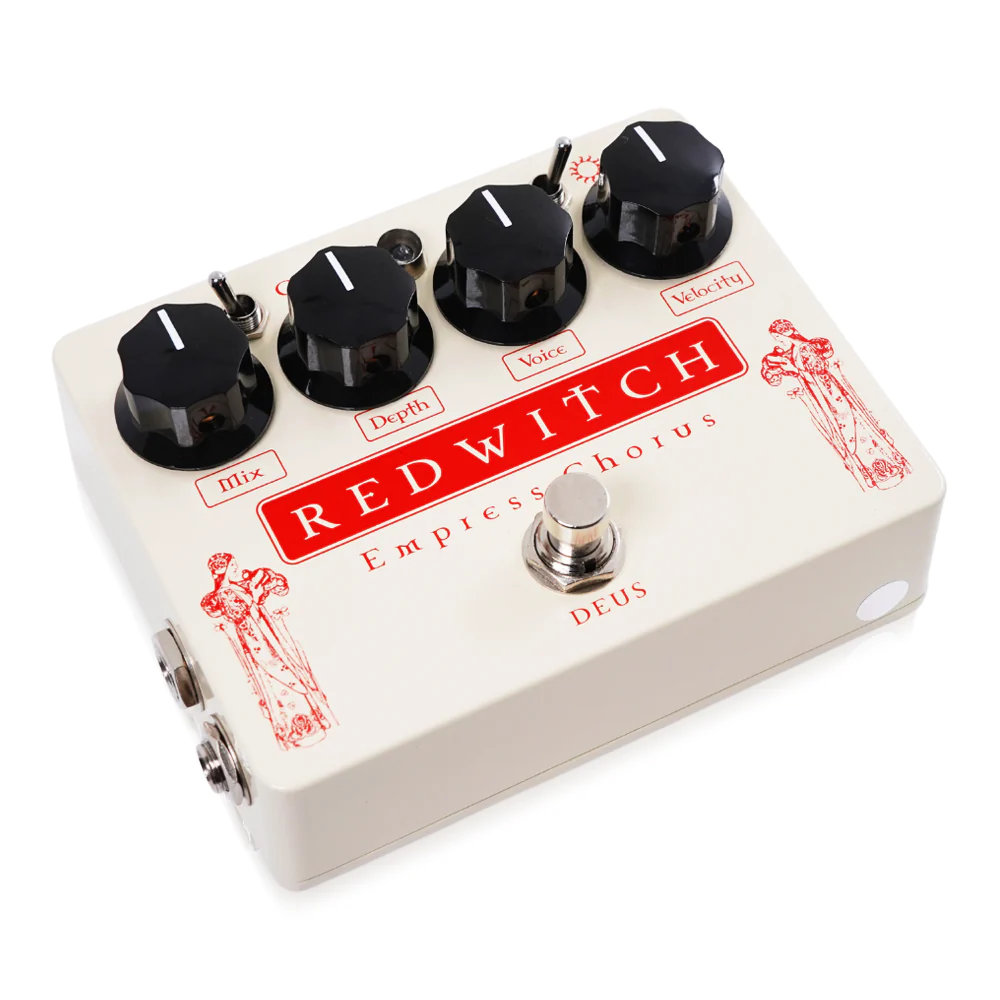 Red Witch Pedals Empress Deus Chorus コーラス ギターエフェクター フットスイッチ側左サイドのアングル