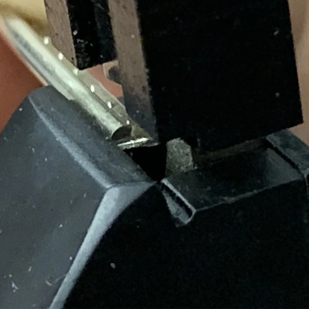 HOSCO ホスコ H-FTN-J ジャンボフレット用 フレットタングニッパー 作業例画像