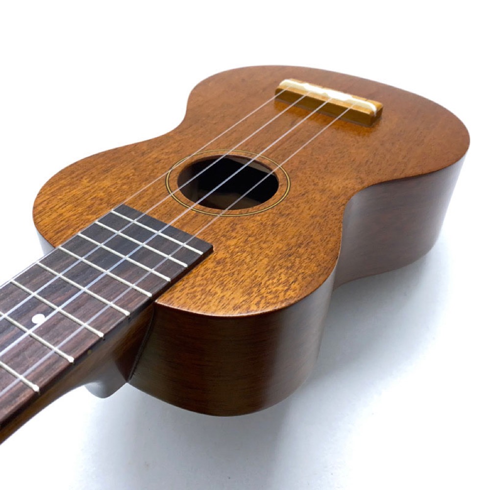 ソプラノウクレレ初心者セット フェイマス Famous FS-6cst ケース チューナー 教則本付き マホガニー単板トップ 2022-23モデル ボディトップ