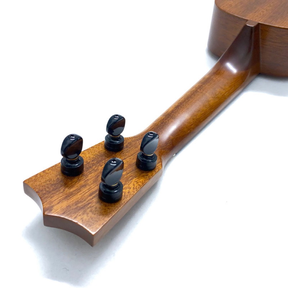 ソプラノウクレレ初心者セット フェイマス Famous FS-6cst ケース チューナー 教則本付き マホガニー単板トップ 2022-23モデル ペグ