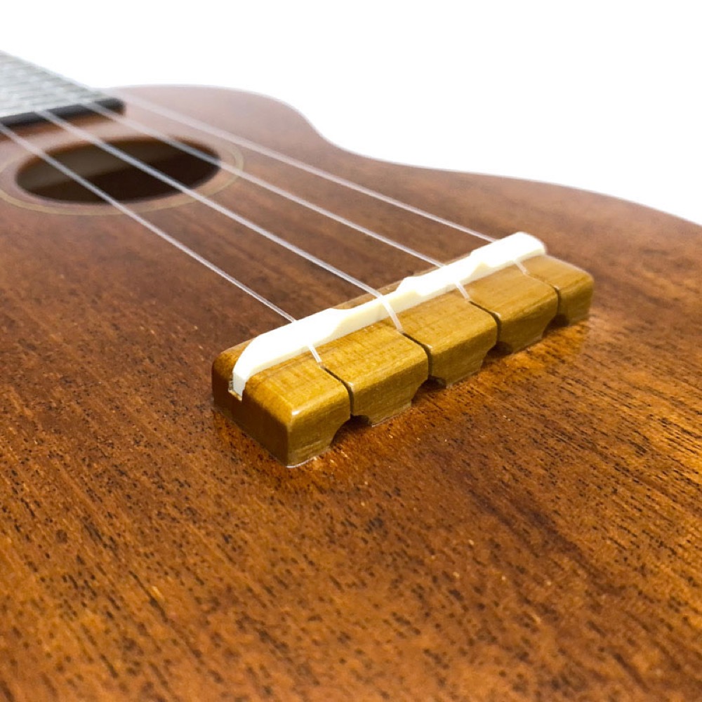 ソプラノウクレレ初心者セット フェイマス Famous FS-6cst ケース チューナー 教則本付き マホガニー単板トップ 2022-23モデル ブリッジ部