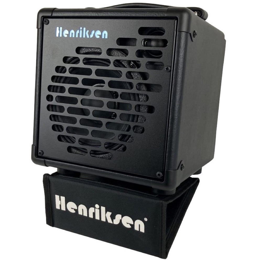 Henriksen Amplifiers Folding Amp Wedge 折り畳みチルトバックウェッジ アンプスタンド 使用イメージ