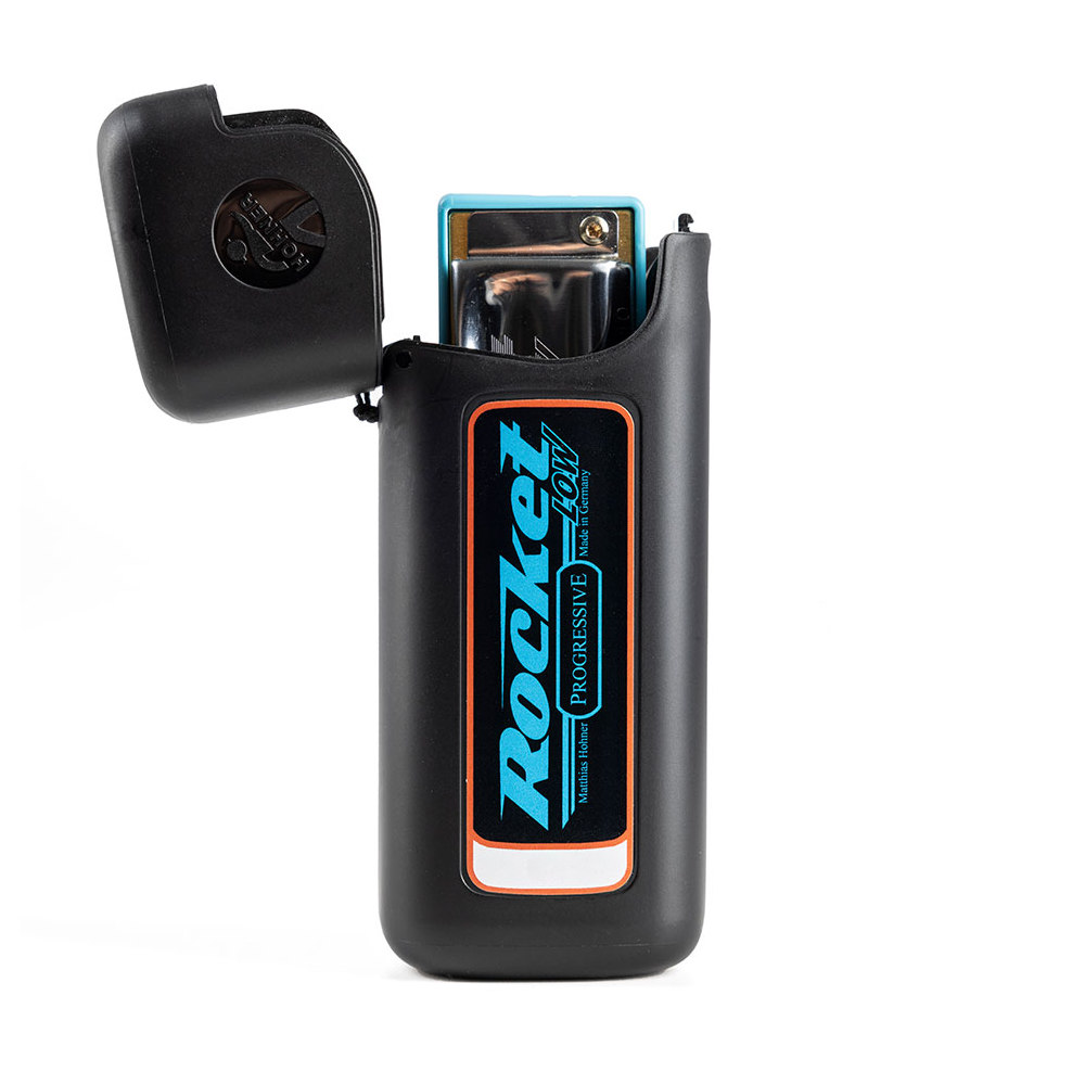 HOHNER ホーナー Rocket Low 2016/20P Low-E♭ 10ホールハーモニカ ブルースハープ 付属ケース使用例画像