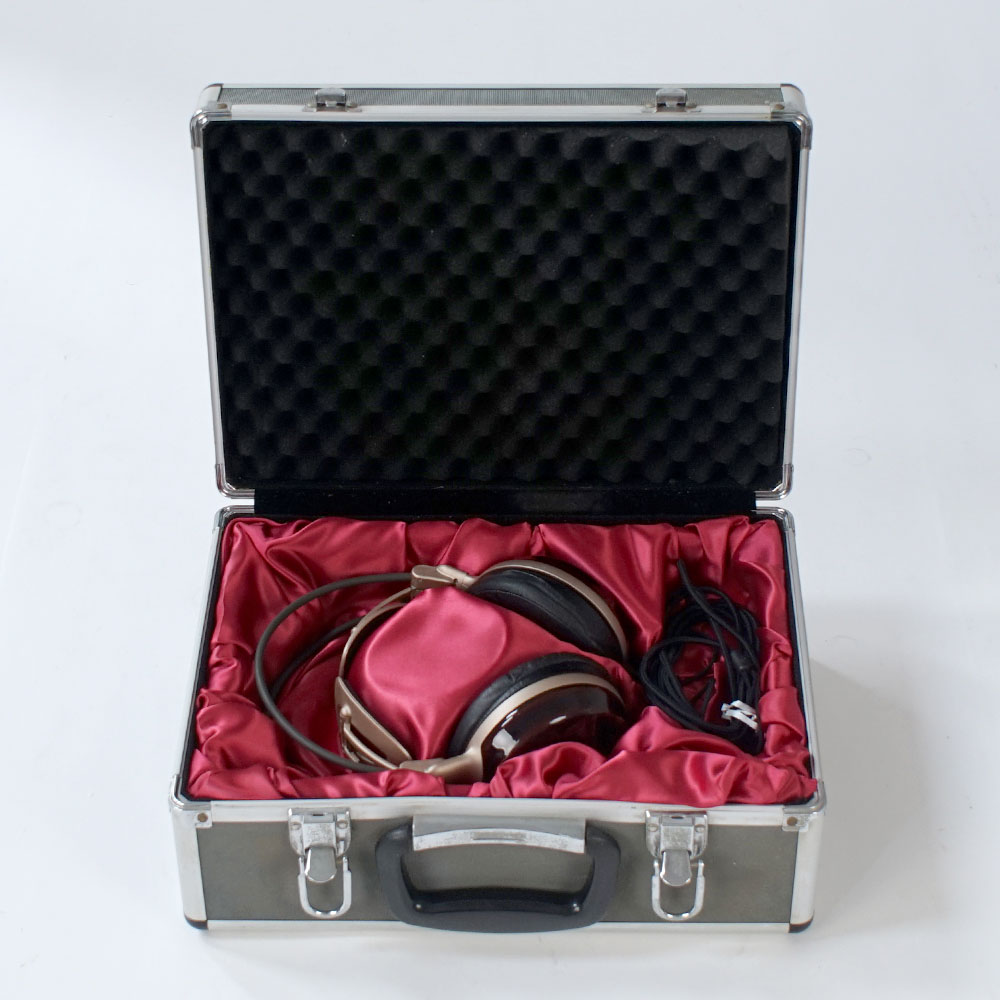 【中古】 ヘッドホン audio-technica ATH-W2002 オーディオテクニカ 40周年記念モデル 北海道産アサダ桜削り出し ケース収納時
