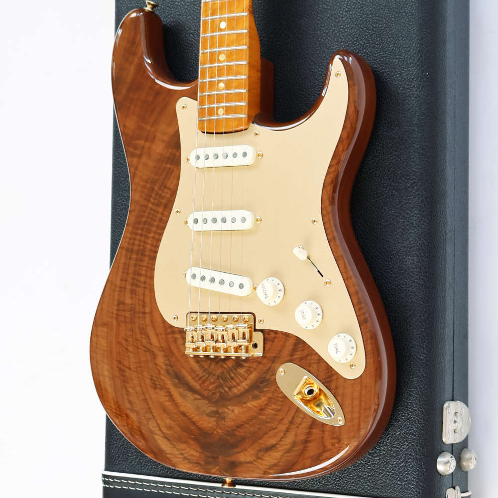 【中古】 エレキギター Fender Custom Shop ARTISAN CLARO WALNUT STRATOCASTER 2016年製 3.18kg 軽量個体 フェンダー カスタムショップ ボディ画像