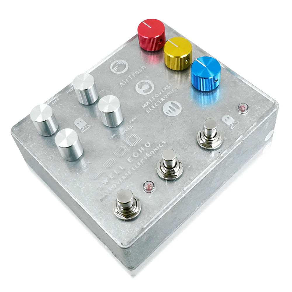 Mattoverse Electronics SwellEchoTrash ディレイ ディストーション ギターエフェクター 斜めアングル画像