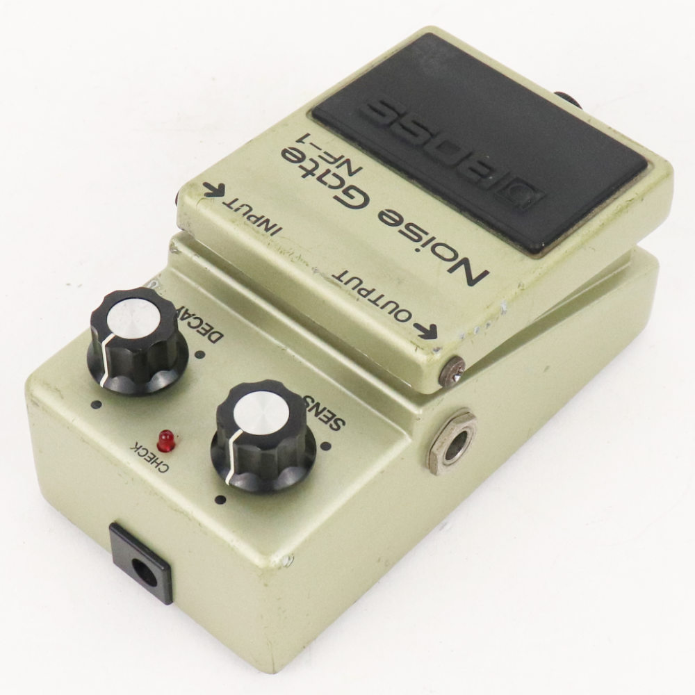 【中古】 ノイズゲート エフェクター BOSS NF-1 Noise Gate Made in Japan ギターエフェクター 本体画像 斜め 