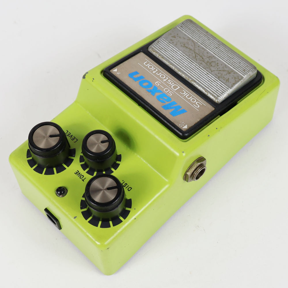 【中古】 MAXON マクソン SD-9 Sonic Distortion White Label ディストーション ギターエフェクター 本体画像 斜め 