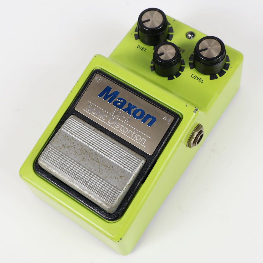 【中古】 MAXON マクソン SD-9 Sonic Distortion White Label ディストーション ギターエフェクター 本体画像 斜め 2