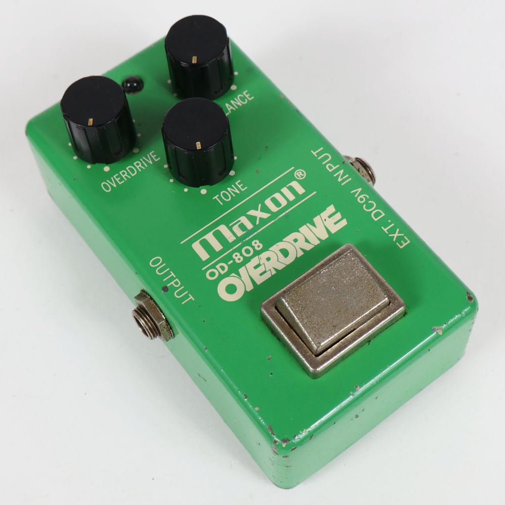 【中古】 Maxon マクソン OD-808 OVERDRIVE Small Case オーバードライブ ギターエフェクター 本体画像 斜め 
