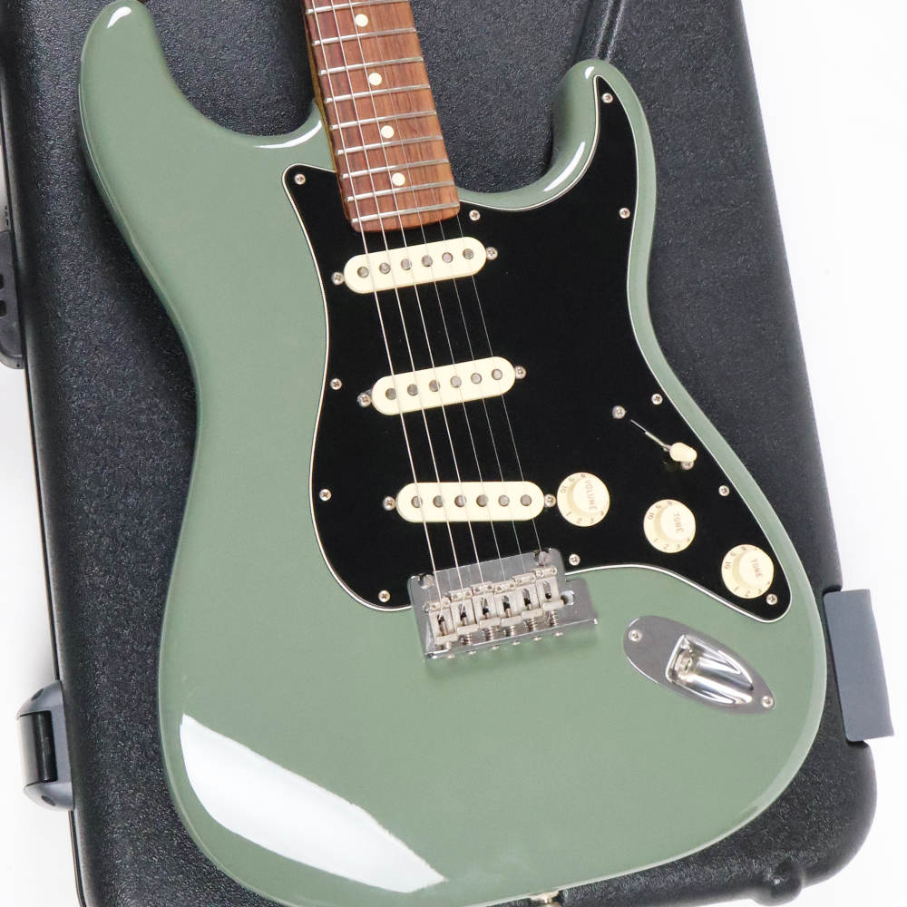 【中古】 エレキギター Fender American Professional Stratocaster Rosewood Fingerboard Antique Olive 2017年製 フェンダー アメリカンプロフェッショナルストラトキャスター ボディ画像