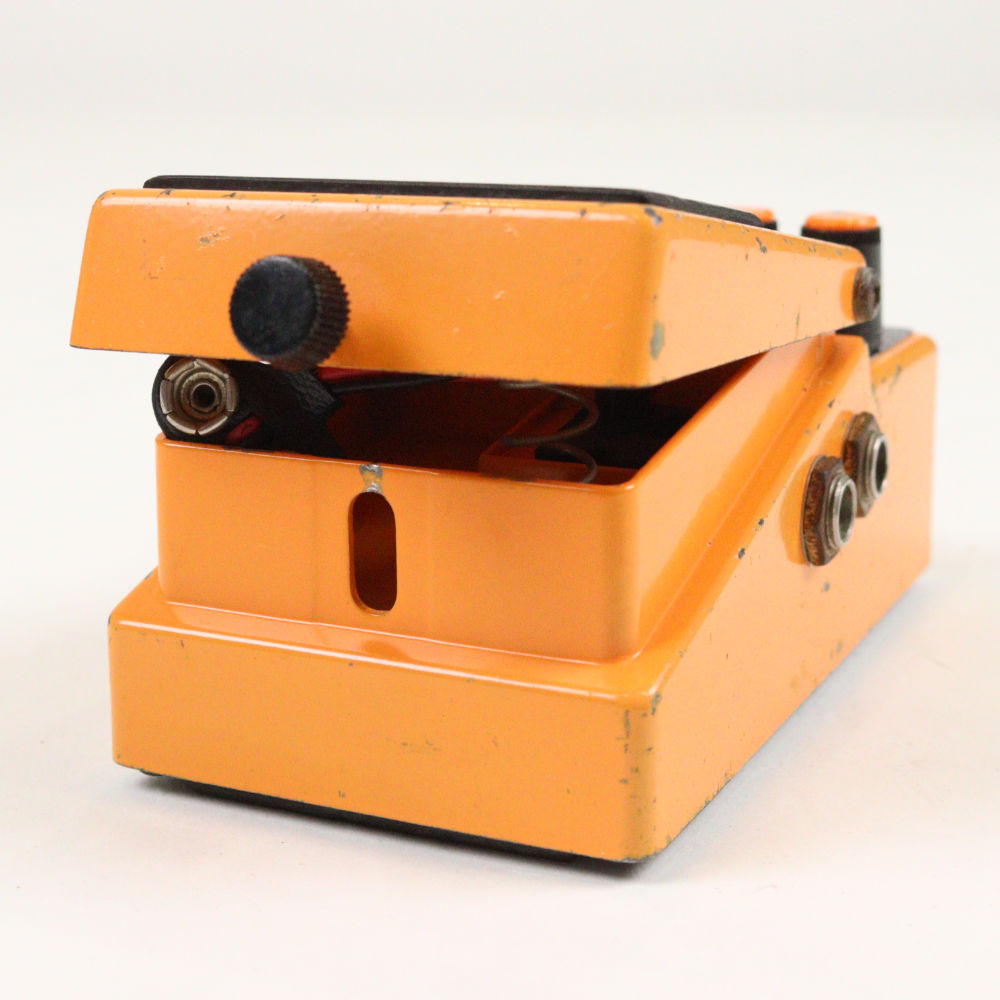 【中古】 ターボディストーション エフェクター BOSS DS-2 Turbo Distortion ギターエフェクター 電池ボックスゴムパーツ