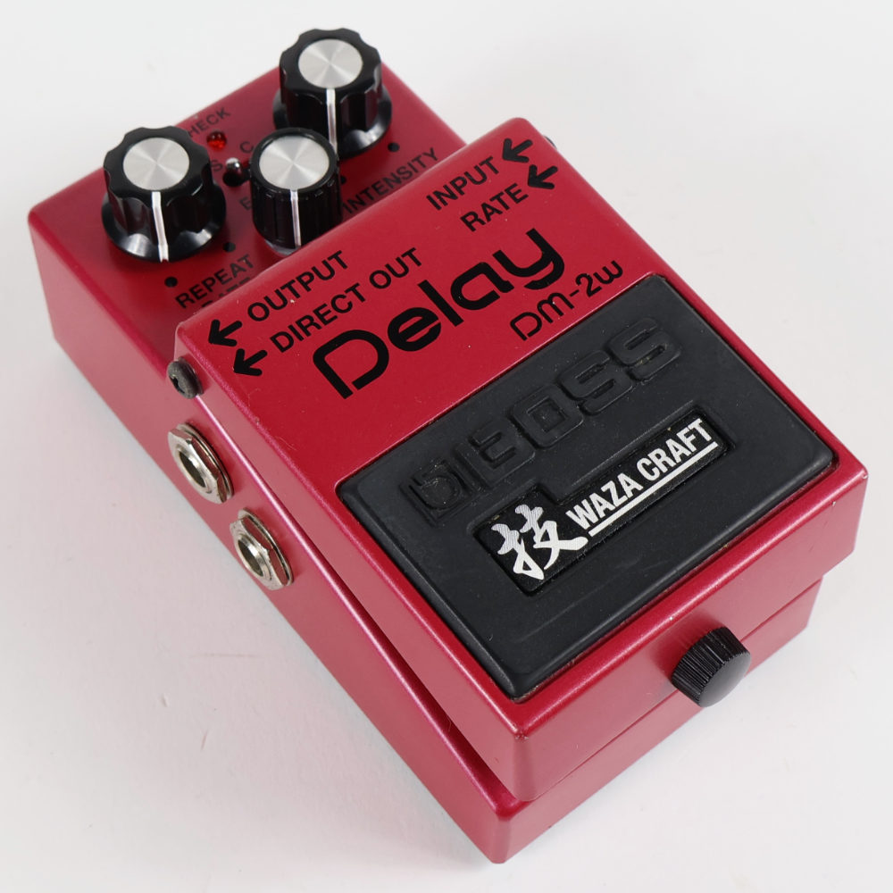 【中古】 アナログディレイ エフェクター BOSS DM-2W Delay ギターエフェクター ディレイ 本体画像 斜め 2