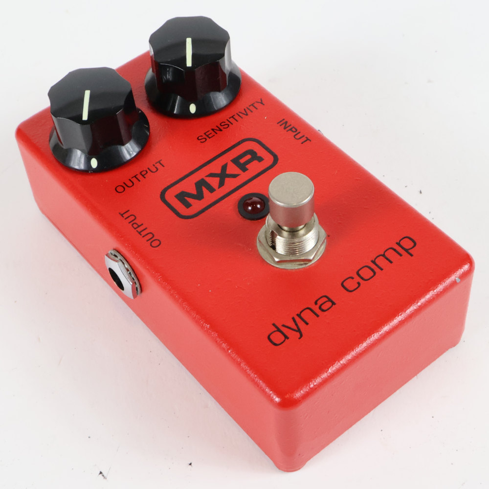【中古】コンプレッサー エフェクター MXR M-102 DYNA COMP ダイナコンプ ギターエフェクター 本体画像 斜め
