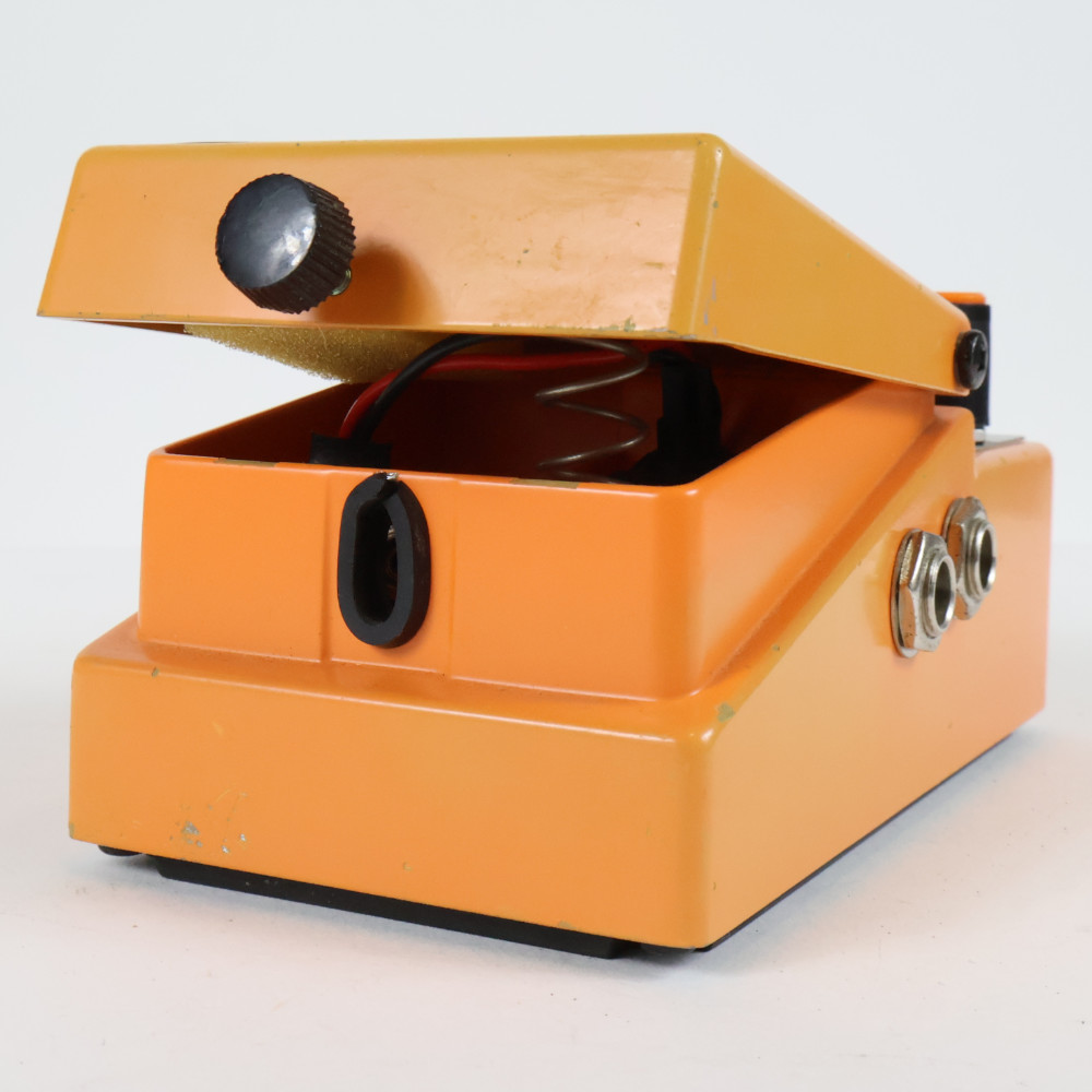 【中古】 ターボディストーション エフェクター BOSS DS-2 Turbo Distortion ギターエフェクター 電池ボックスゴムパーツ