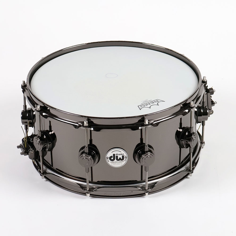 【中古】 スネアドラム DW Collector’s Black Nickel over Brass Snare 14x6.5 正面