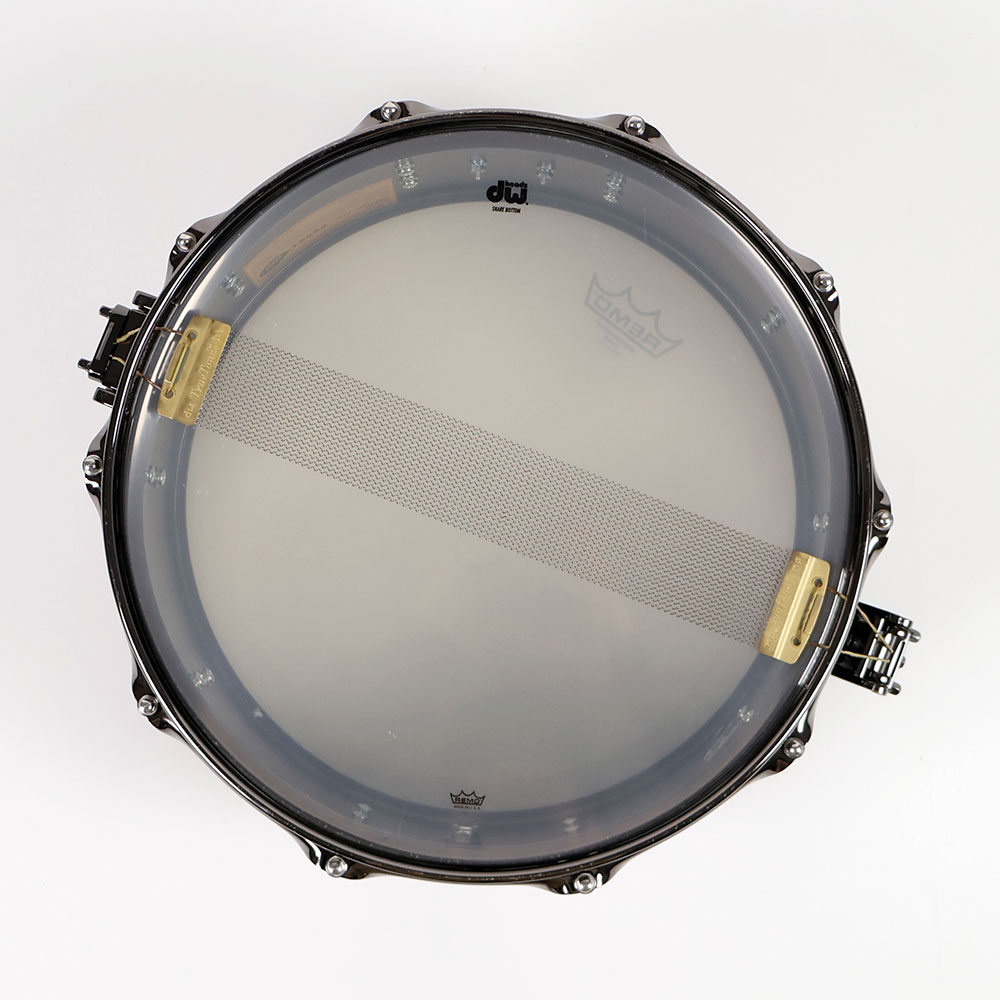 【中古】 スネアドラム DW Collector’s Black Nickel over Brass Snare 14x6.5 裏面