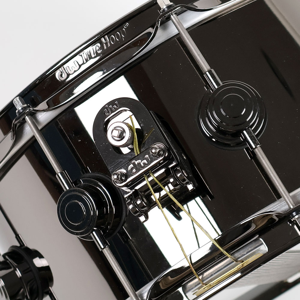 【中古】 スネアドラム DW Collector’s Black Nickel over Brass Snare 14x6.5 側面