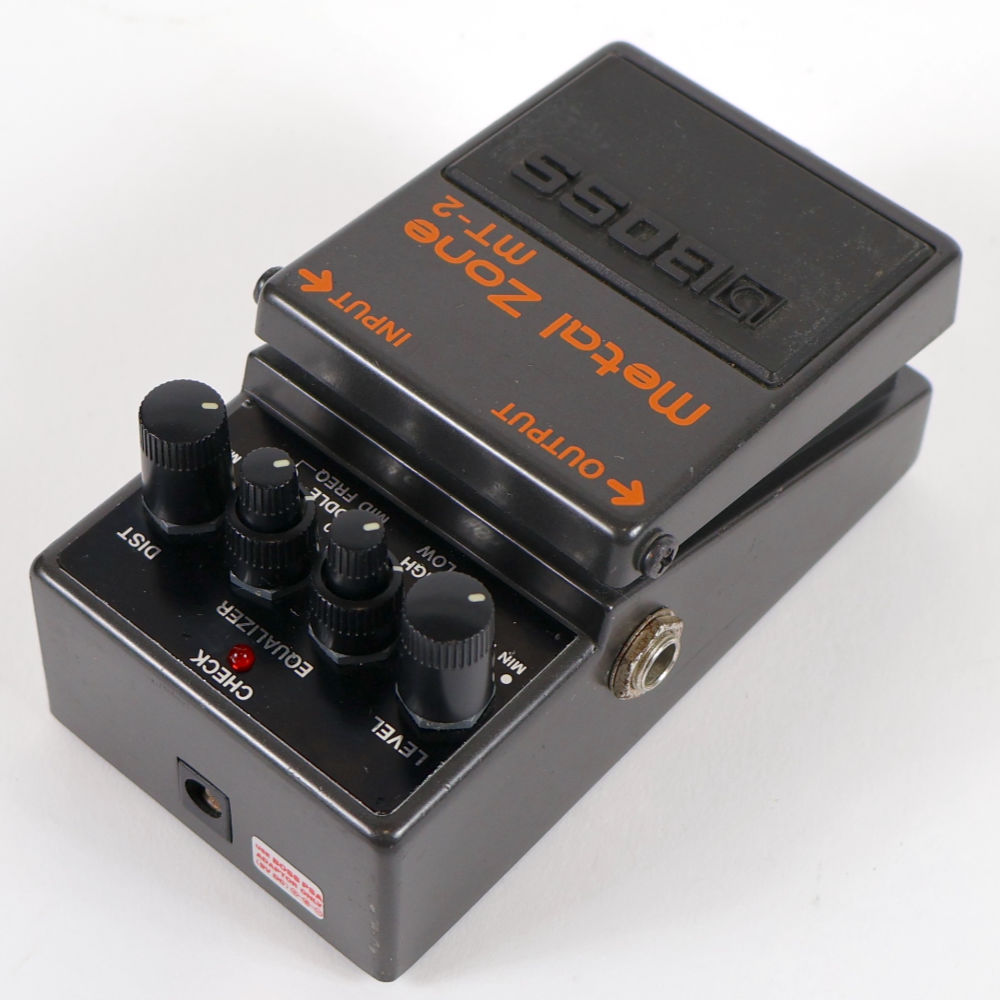 【中古】メタルゾーン エフェクター BOSS MT-2 Metal Zone ボス ギターエフェクター 左サイド