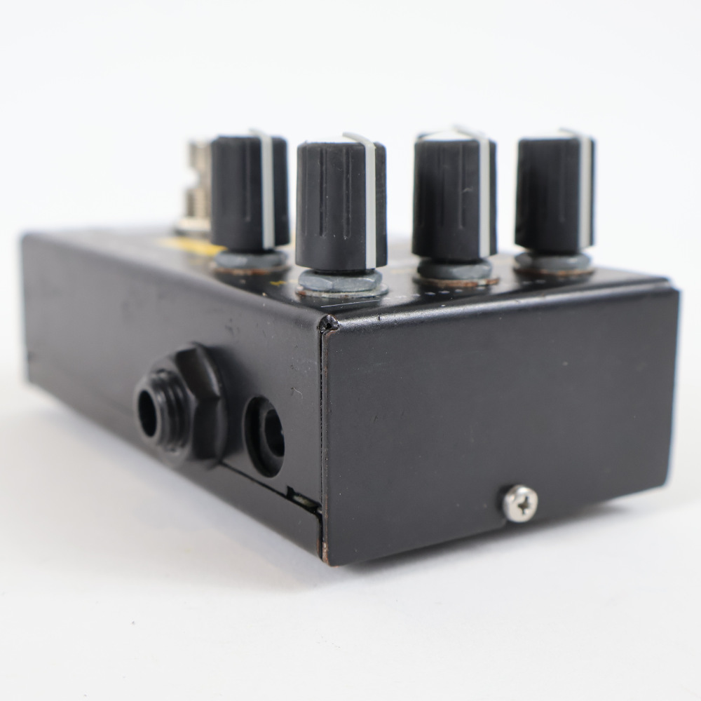 【中古】 AMT ELECTRONICS E-1 ギターエフェクター 本体画像 斜め 