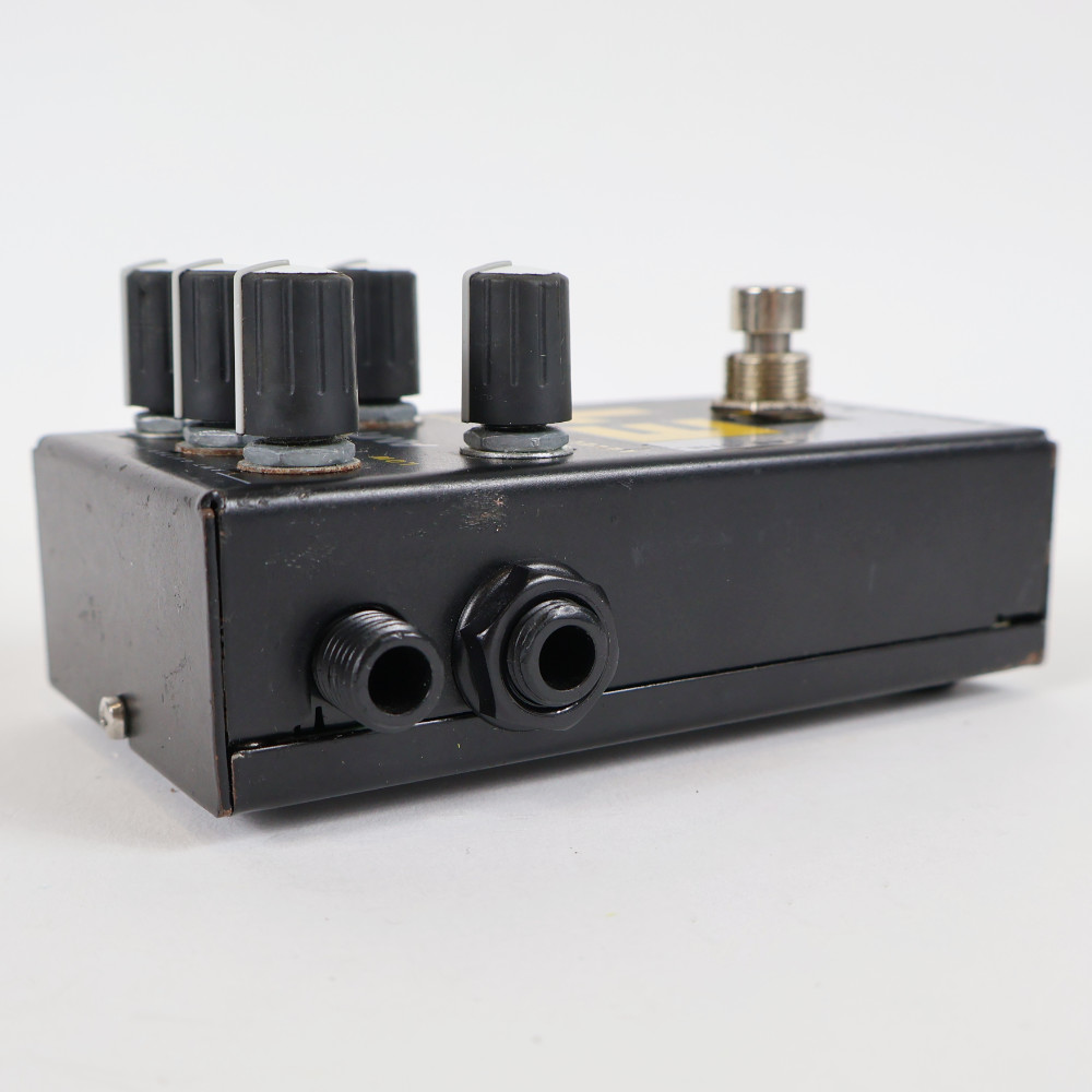 【中古】 AMT ELECTRONICS E-1 ギターエフェクター 本体画像 斜め 2