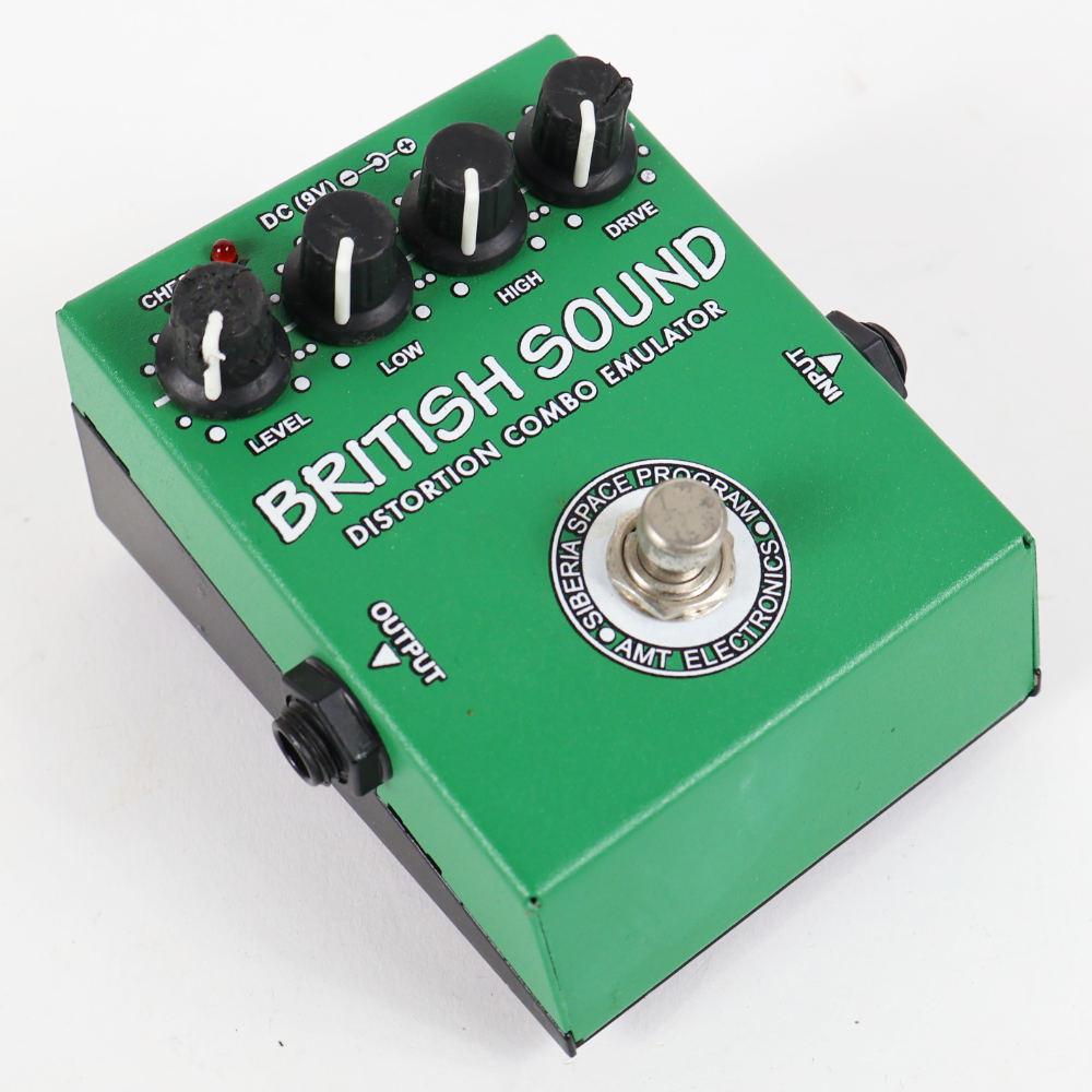 【中古】 ディストーション AMT ELECTRONICS BRITISH SOUND DISTORTION VOMBO EMULATOR ギターエフェクター 本体画像 斜め
