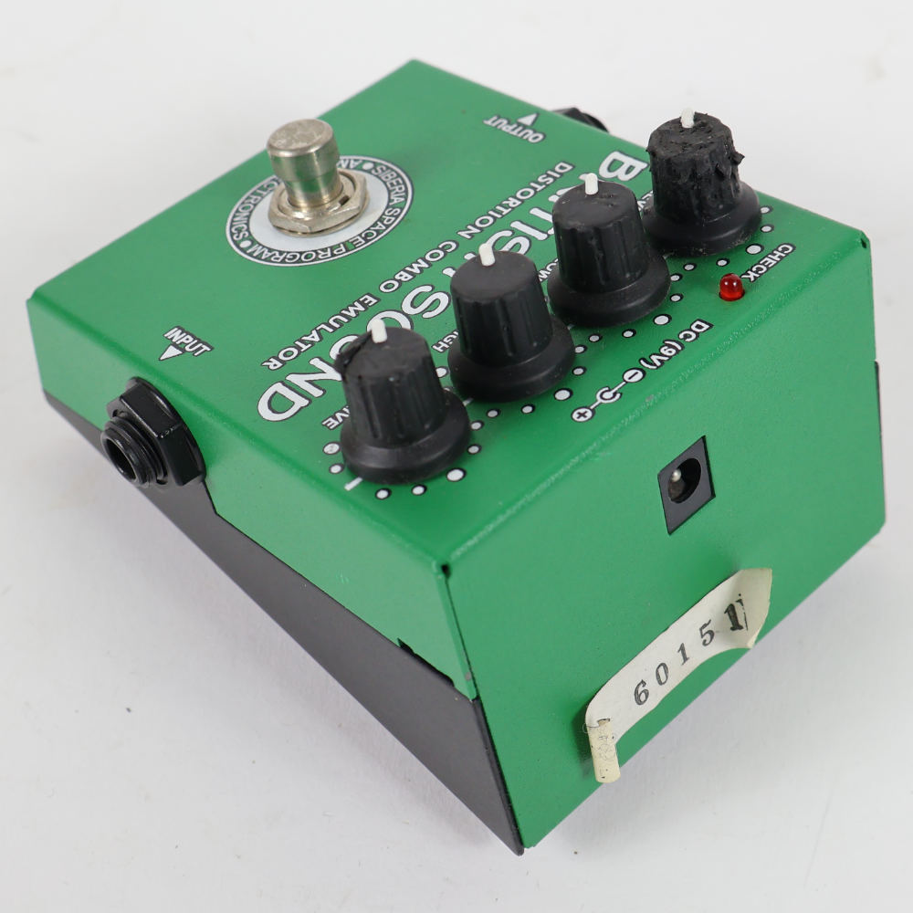 【中古】 ディストーション AMT ELECTRONICS BRITISH SOUND DISTORTION VOMBO EMULATOR ギターエフェクター 本体画像 斜め 2