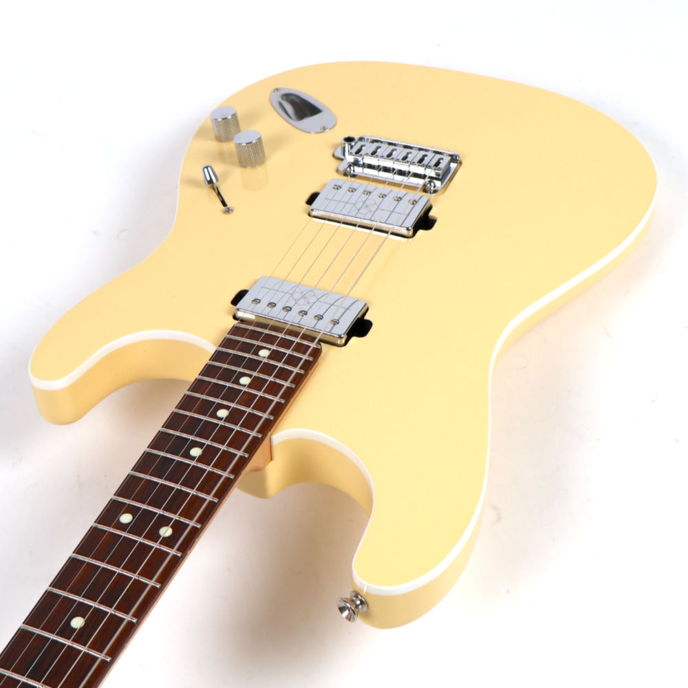 【中古】 エレキギター Fender Mami Stratocaster Omochi Rosewood Fingerboard Vintage White 2022年製 Scandal Mami Signature Model スキャンダル マミモデル カッタウェイ側