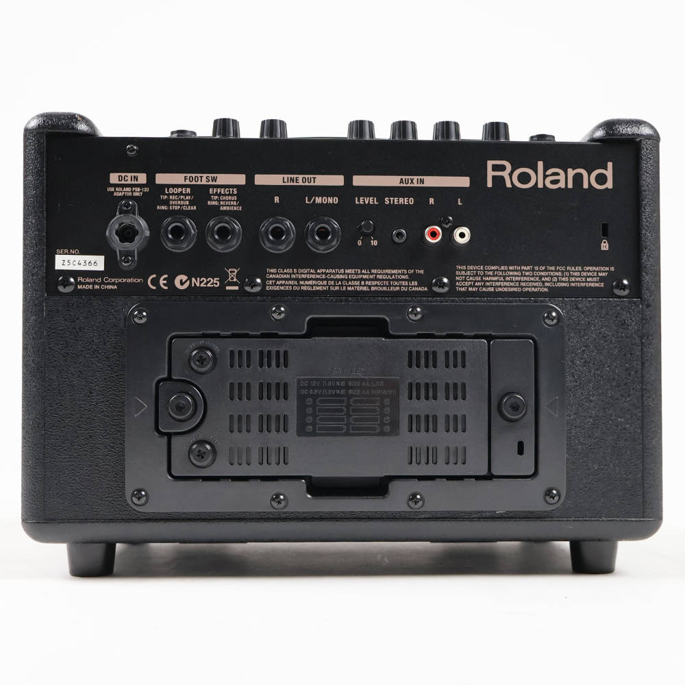 【中古】 アコギアンプ ローランド ROLAND AC-33 アコースティックギター用アンプ アコギアンプ ブラック 本体画像 裏 