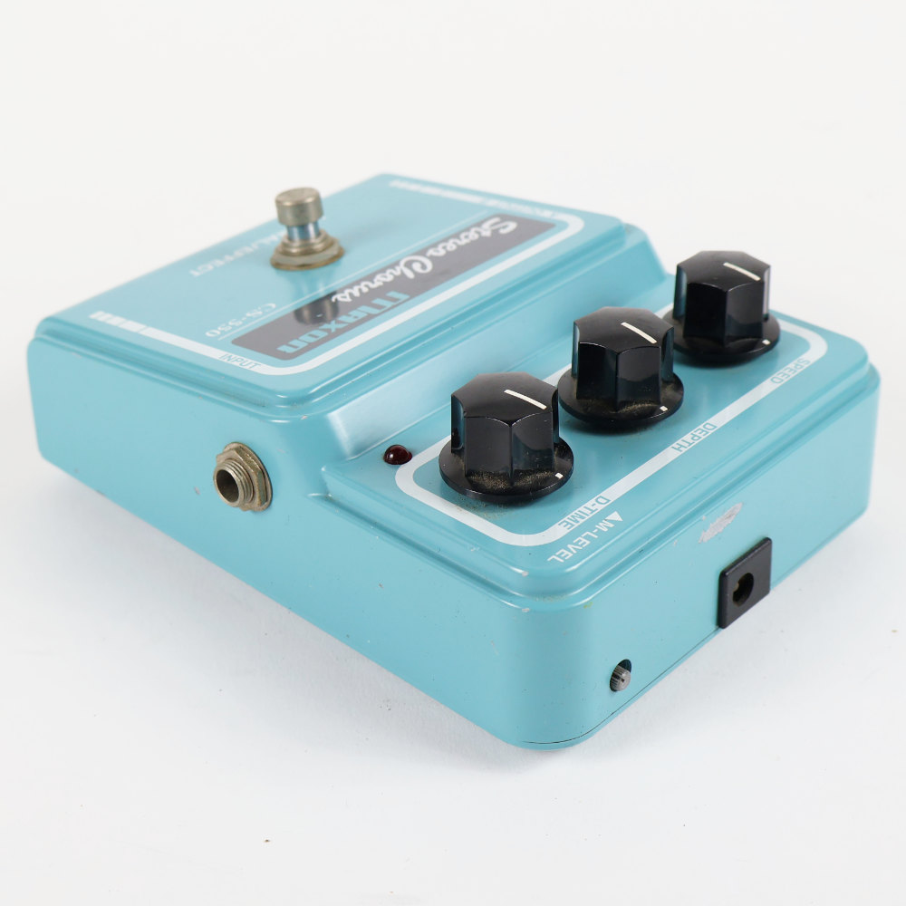 【中古】コーラス エフェクター MAXON マクソン CS-550 Stereo Chorus ギターエフェクター 本体画像 斜め