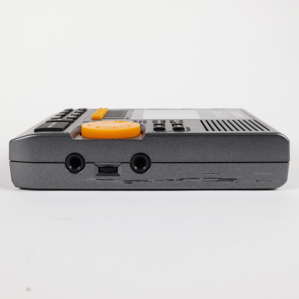 【中古】 BOSS DB-90 Dr.Beat 電子メトロノーム ドクタービート 本体画像 斜め