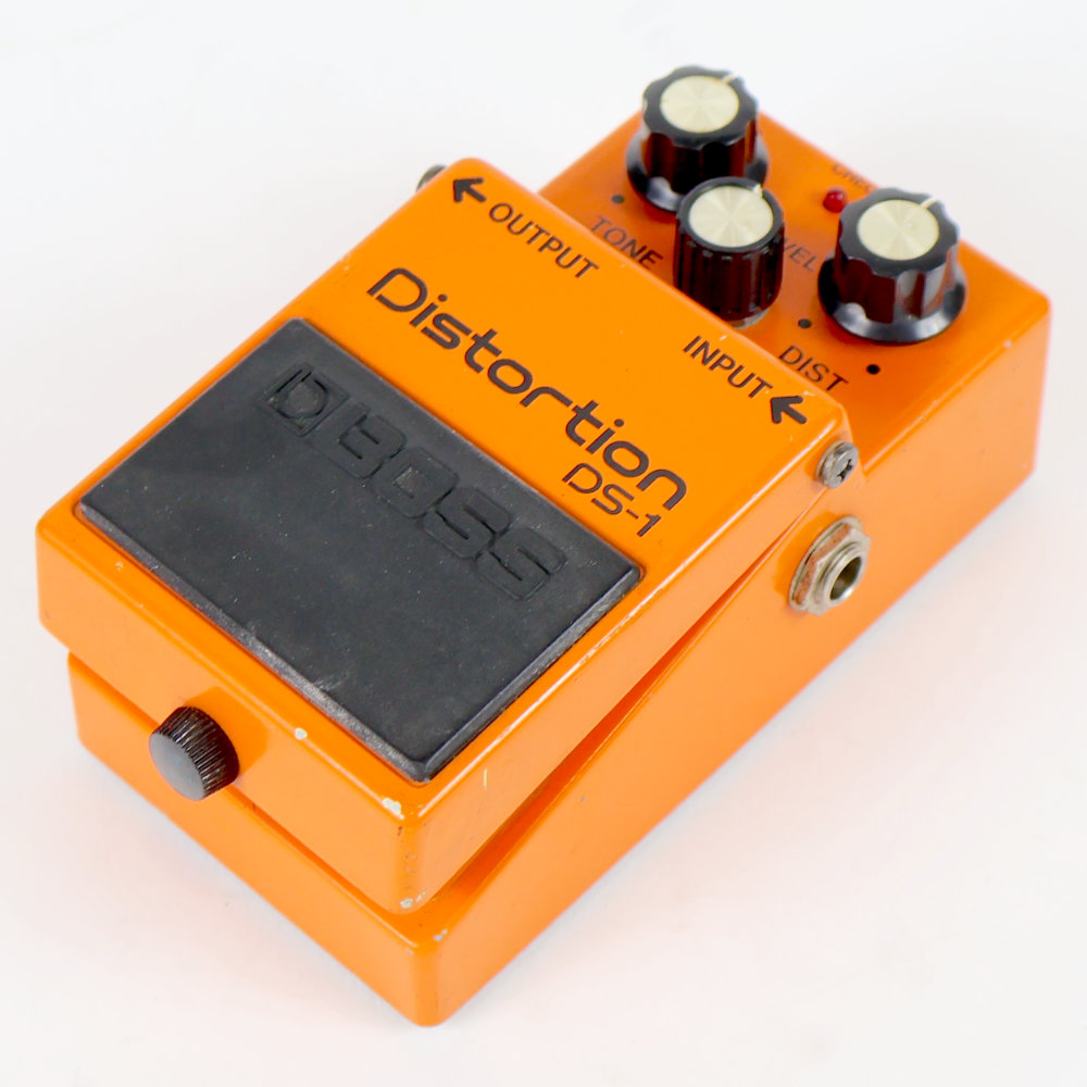 【中古】 ディストーション エフェクター BOSS DS-1 Distortion Made in Japan ギターエフェクター 本体画像 斜め 2