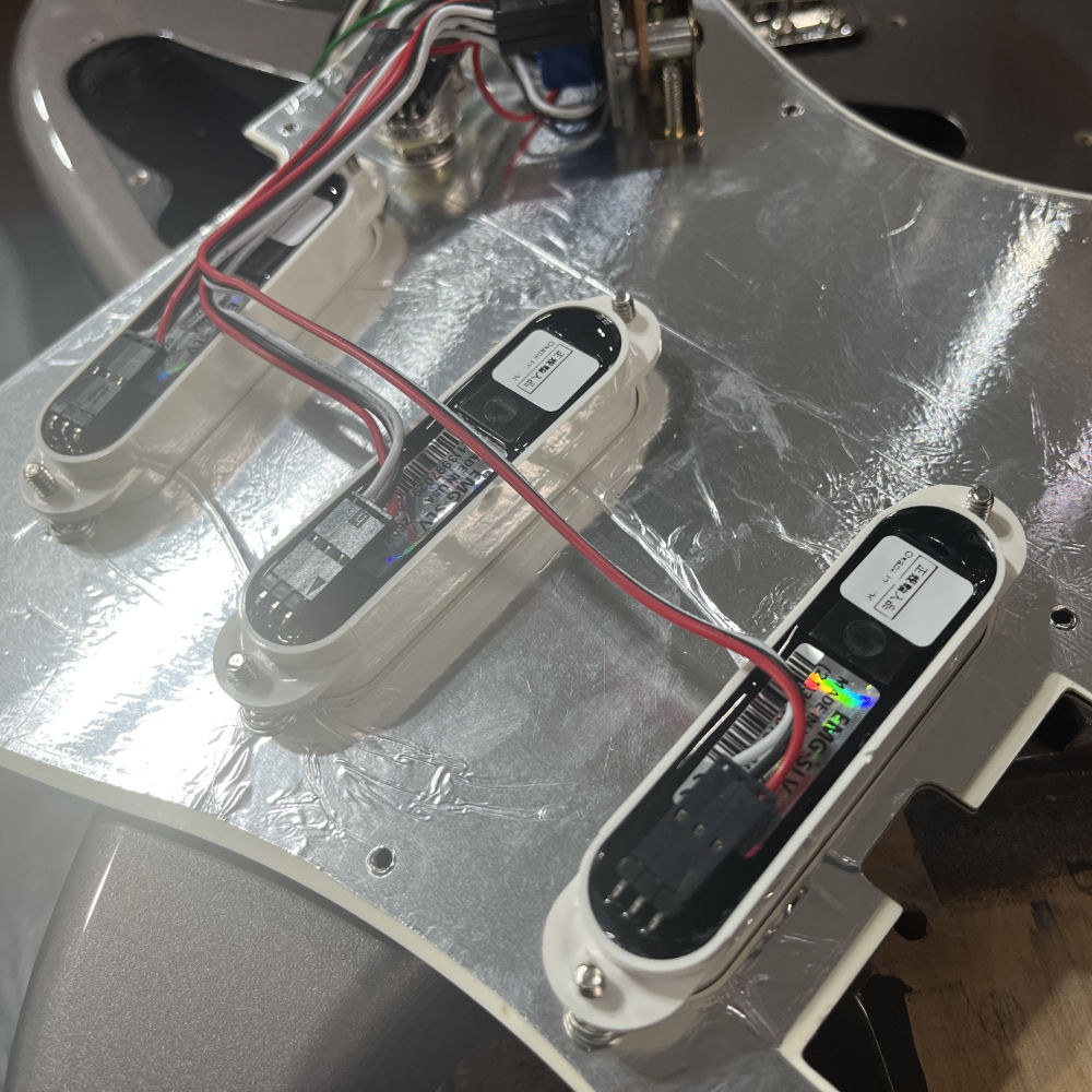 【中古】 エレキギター Three Dots Guitars S Series LS-SPC Dolphin Grey Metallic Rosewood FingerBoard 2020年製 EMG SLV を搭載した S Model ミッドブースト回路搭載 スリードッツ ピックアップ