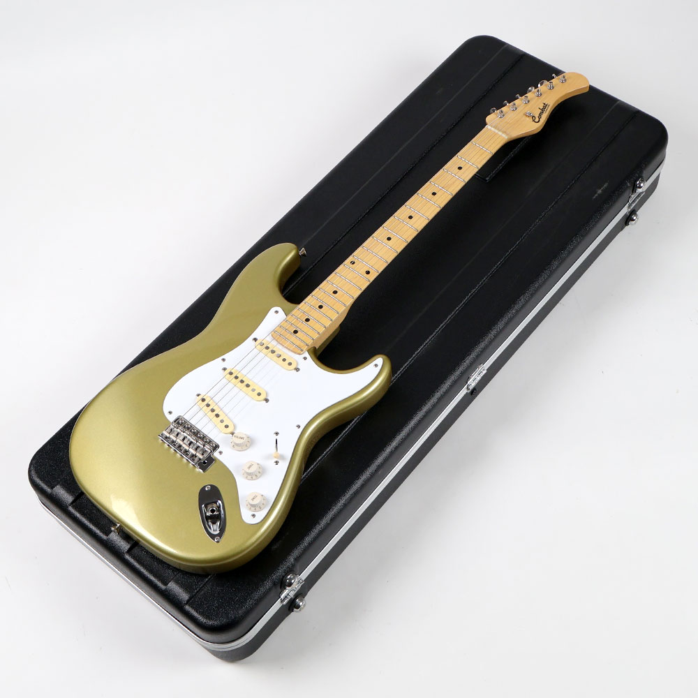 【中古】 エレキギター Combat ST Classic Gold with Leo Sounds FireBallピックアップ コンバット