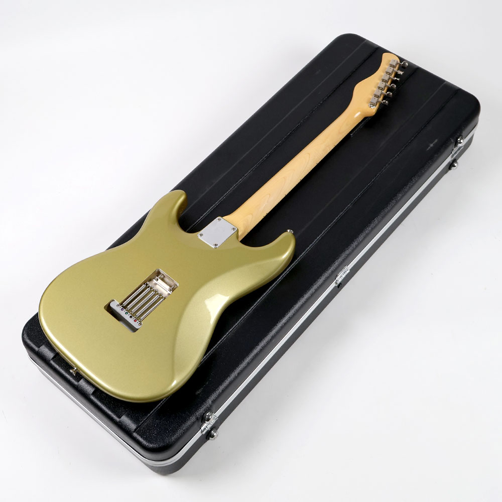 【中古】 エレキギター Combat ST Classic Gold with Leo Sounds FireBallピックアップ コンバット 背面