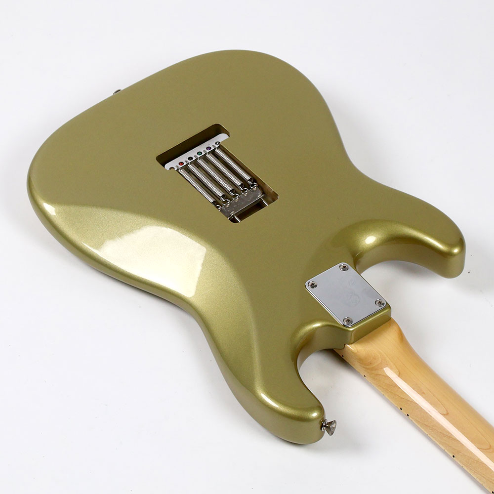 【中古】 エレキギター Combat ST Classic Gold with Leo Sounds FireBallピックアップ コンバット ボディ