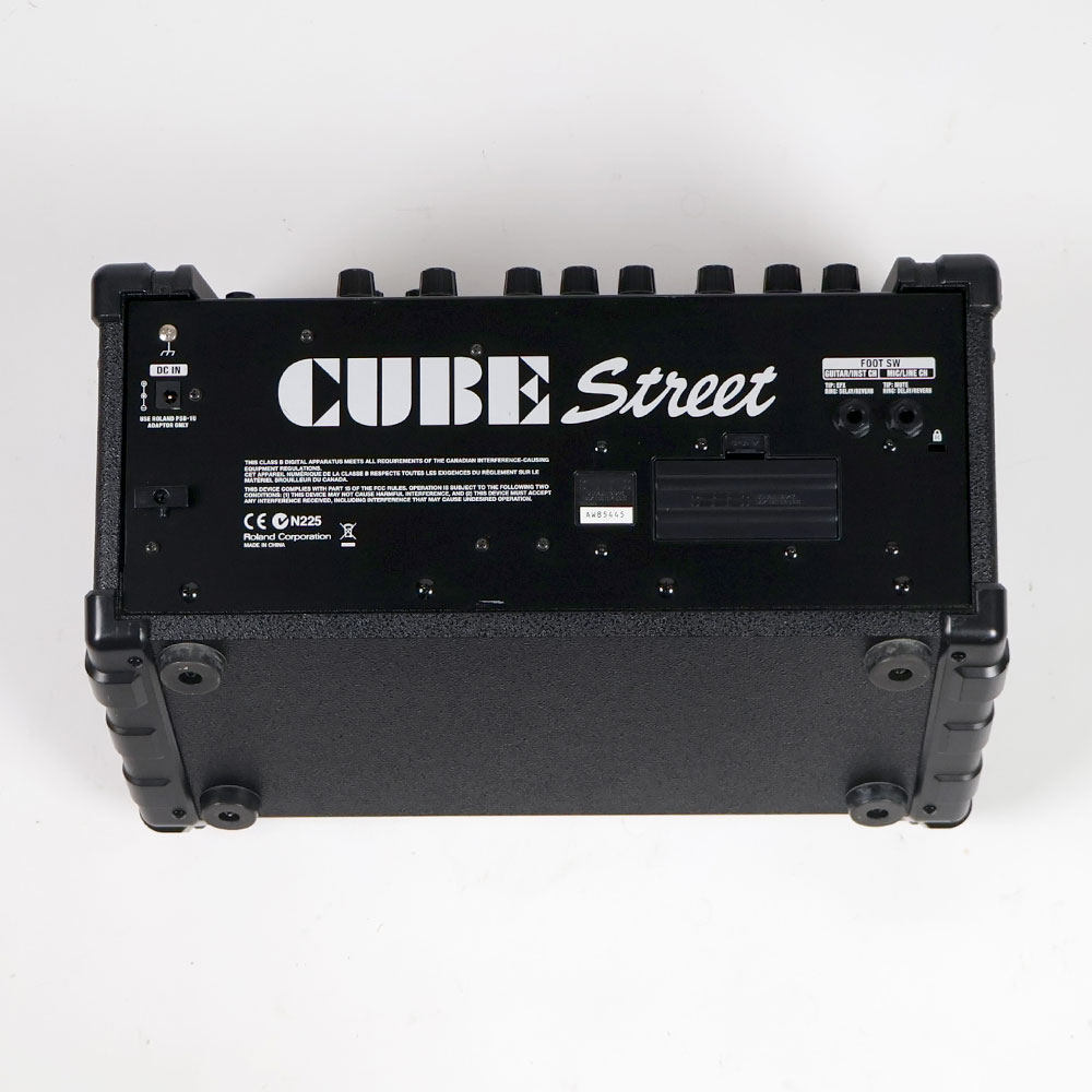 【中古】 ギターアンプ ローランド ROLAND CUBE Street BK 乾電池駆動パフォーマンス用ステレオアンプ ギターアンプ 背面
