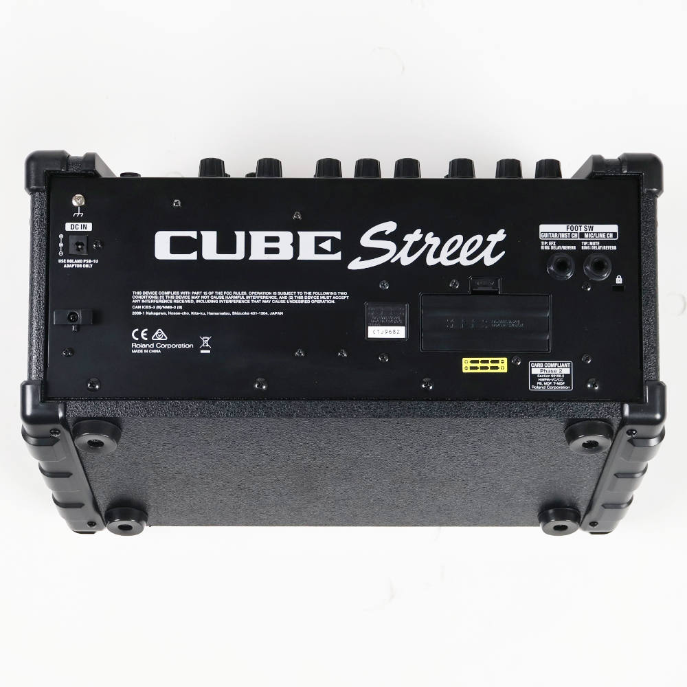【中古】 ギターアンプ ローランド ROLAND CUBE Street BK 乾電池駆動パフォーマンス用ステレオアンプ ギターアンプ 本体画像 裏