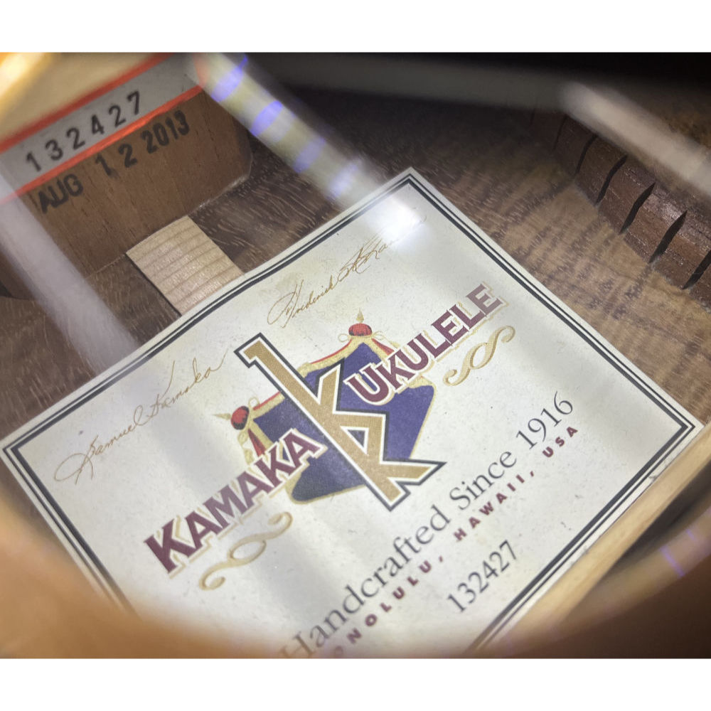【中古】 ウクレレ KAMAKA HB-2DC 2013年製 Low-G コンサートウクレレ シダートップ ベルシェイプ ロープバインディング デラックスモデル ラベル、スタンプ