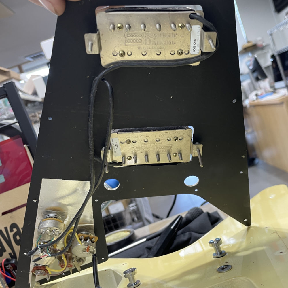 【中古】 エレキギター Gibson Flying V ’67 Classic White Mod. 2008年製 Seymour Duncan APH-1b / SH-2n ピックアップ搭載 ギブソン フライングV CW ピックアップ裏