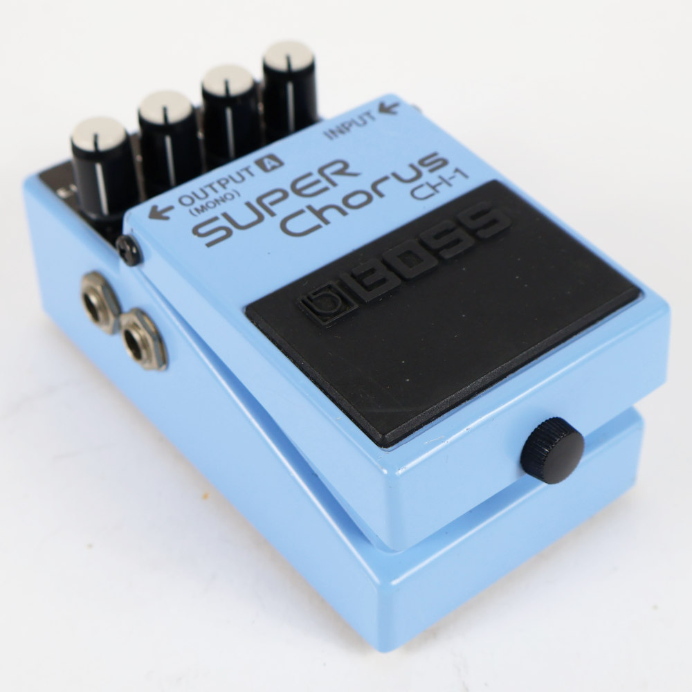 【中古】スーパーコーラス エフェクター BOSS CH-1 Super Chorus ギターエフェクター コーラス 本体画像 斜め 