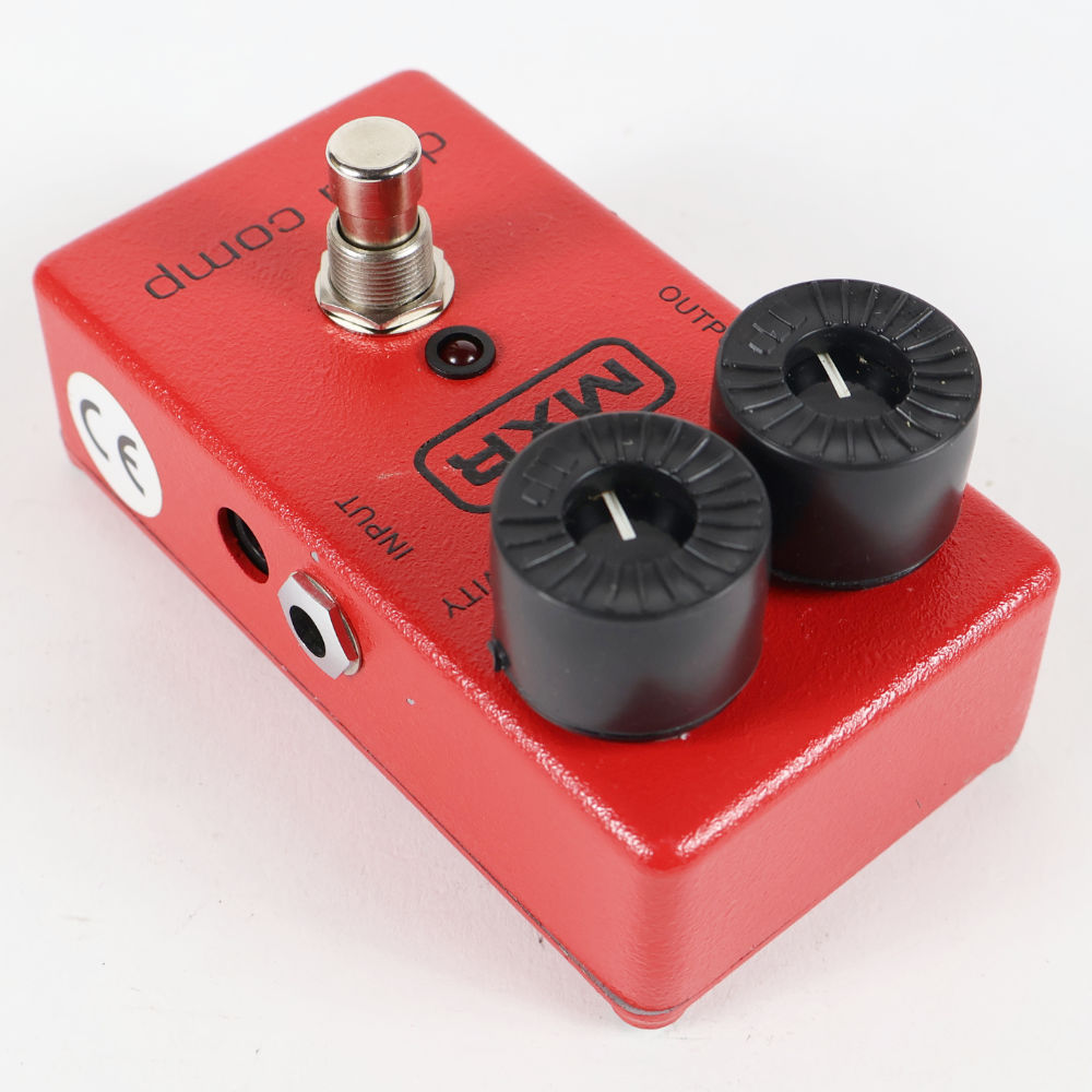 【中古】コンプレッサー エフェクター MXR M-102 DYNA COMP ダイナコンプ ギターエフェクター 本体画像 斜め 