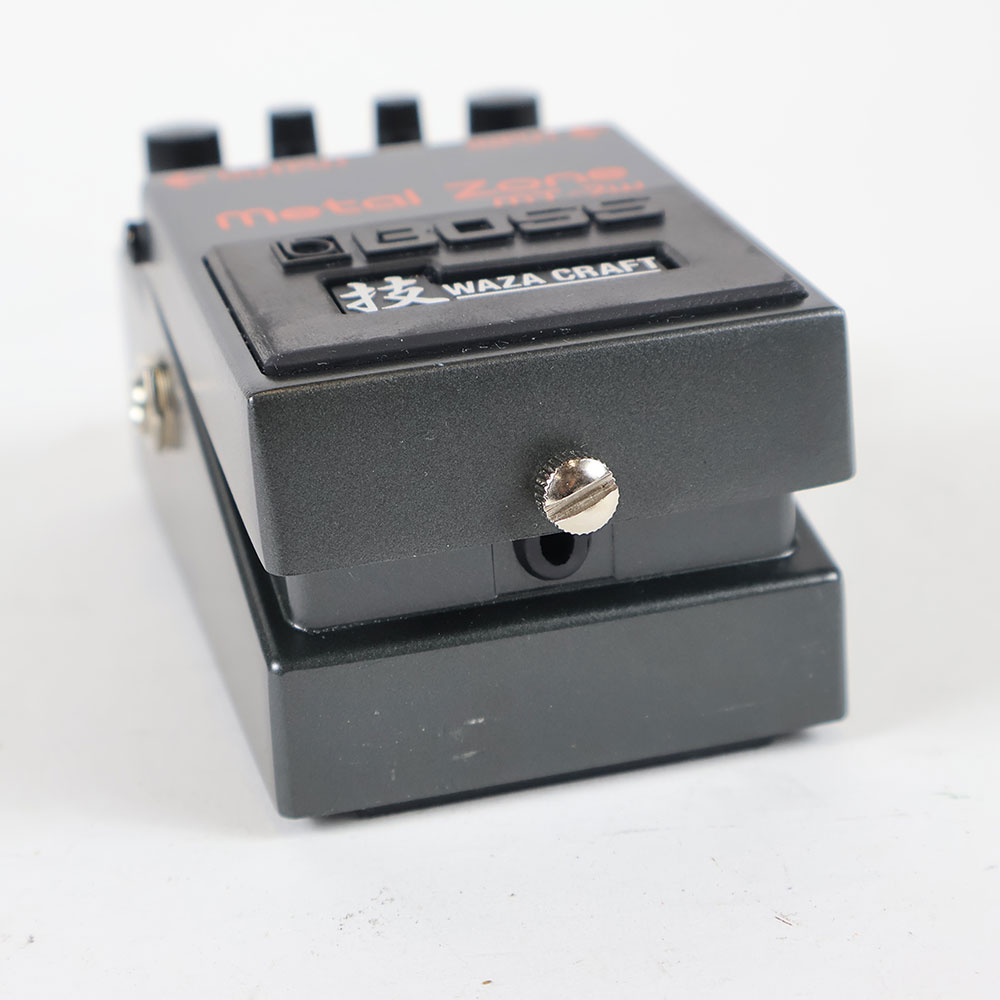 【中古】 BOSS MT-2W WAZA CRAFT Metal Zone メタルゾーン ディストーション ギターエフェクター 前面