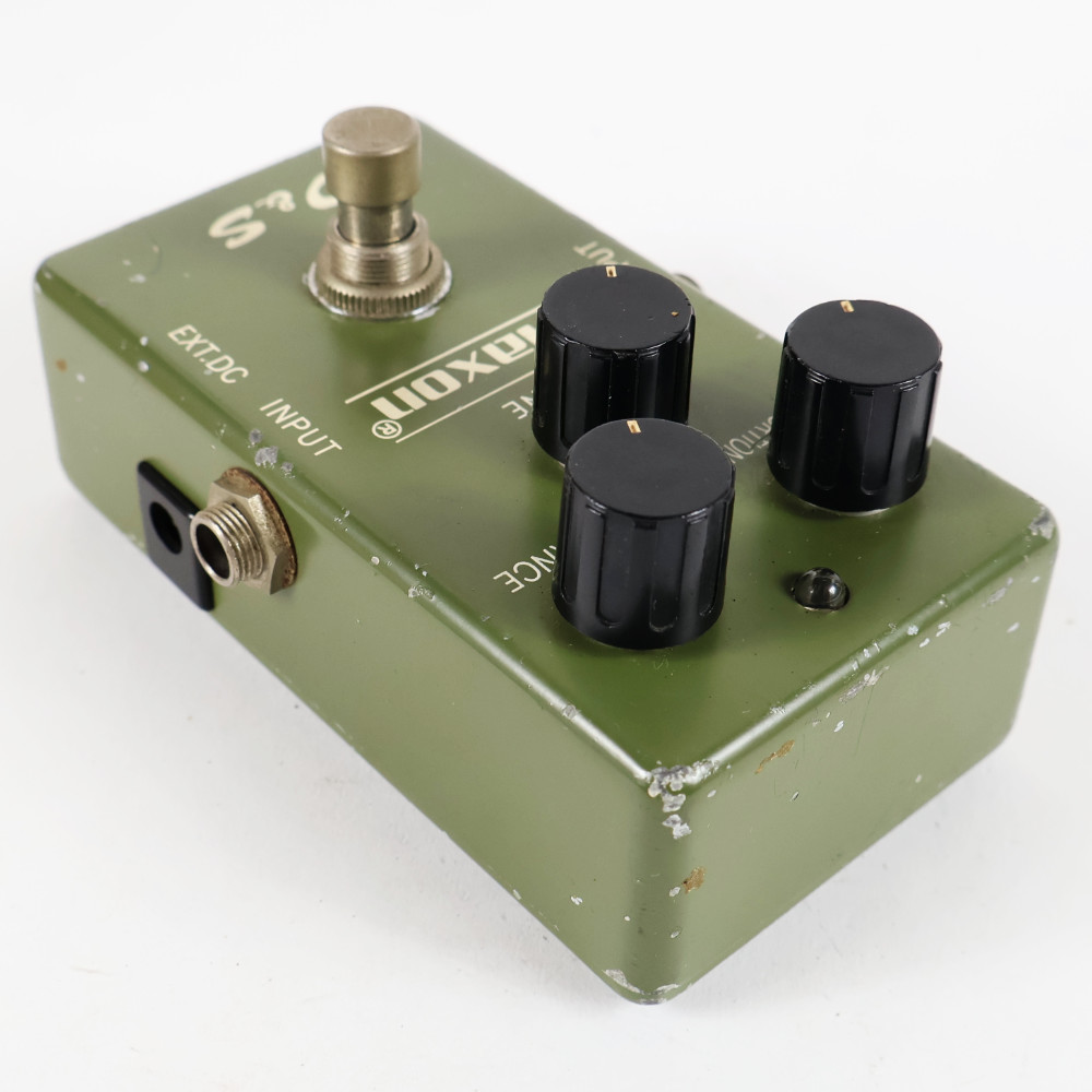 【中古】 ディストーションサスティナー MAXON マクソン D&S ギターエフェクター 本体画像 斜め 