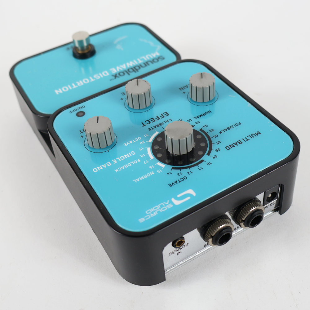 【中古】 ディストーション SOURCE AUDIO ソースオーディオ SA140 Multiwave Distortion ギターエフェクター 本体画像 斜め 