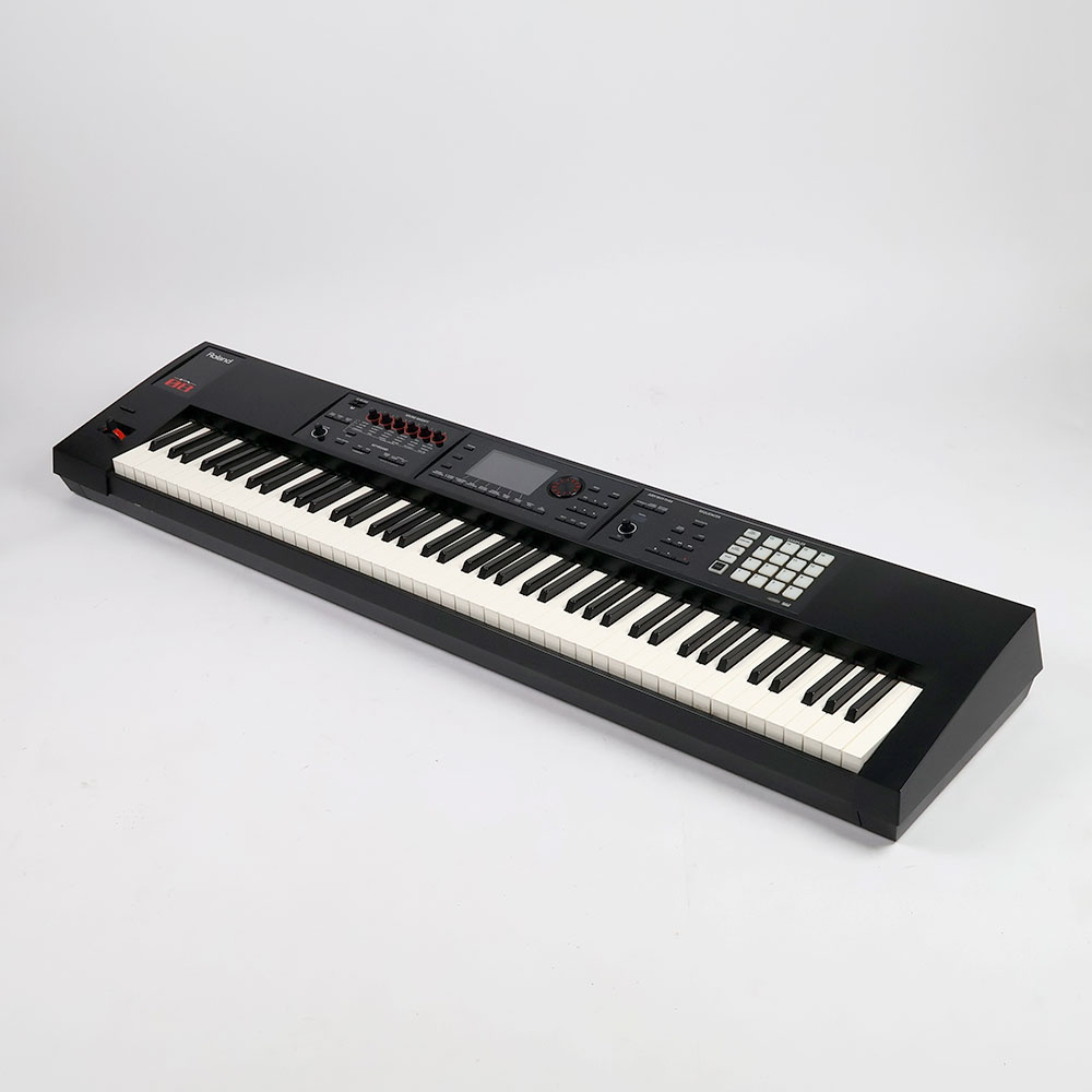 【中古】 ROLAND FA-08 Music Workstation シンセサイザー 88鍵 本体画像 斜め 